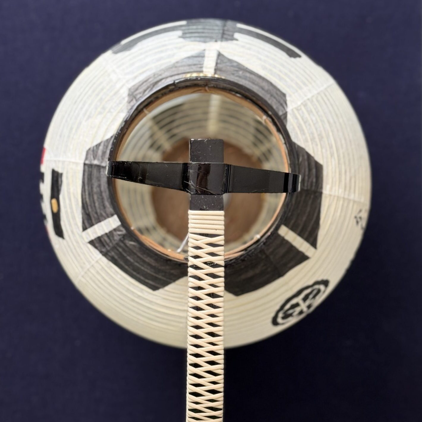 台形の意匠をあしらった