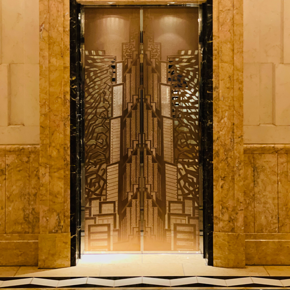 エレベータの扉